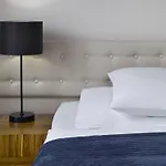 The Icon Hotel & Lounge
