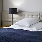The Icon Hotel & Lounge