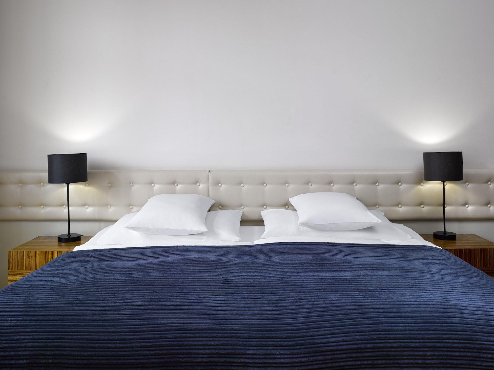 The Icon & Lounge Hotel