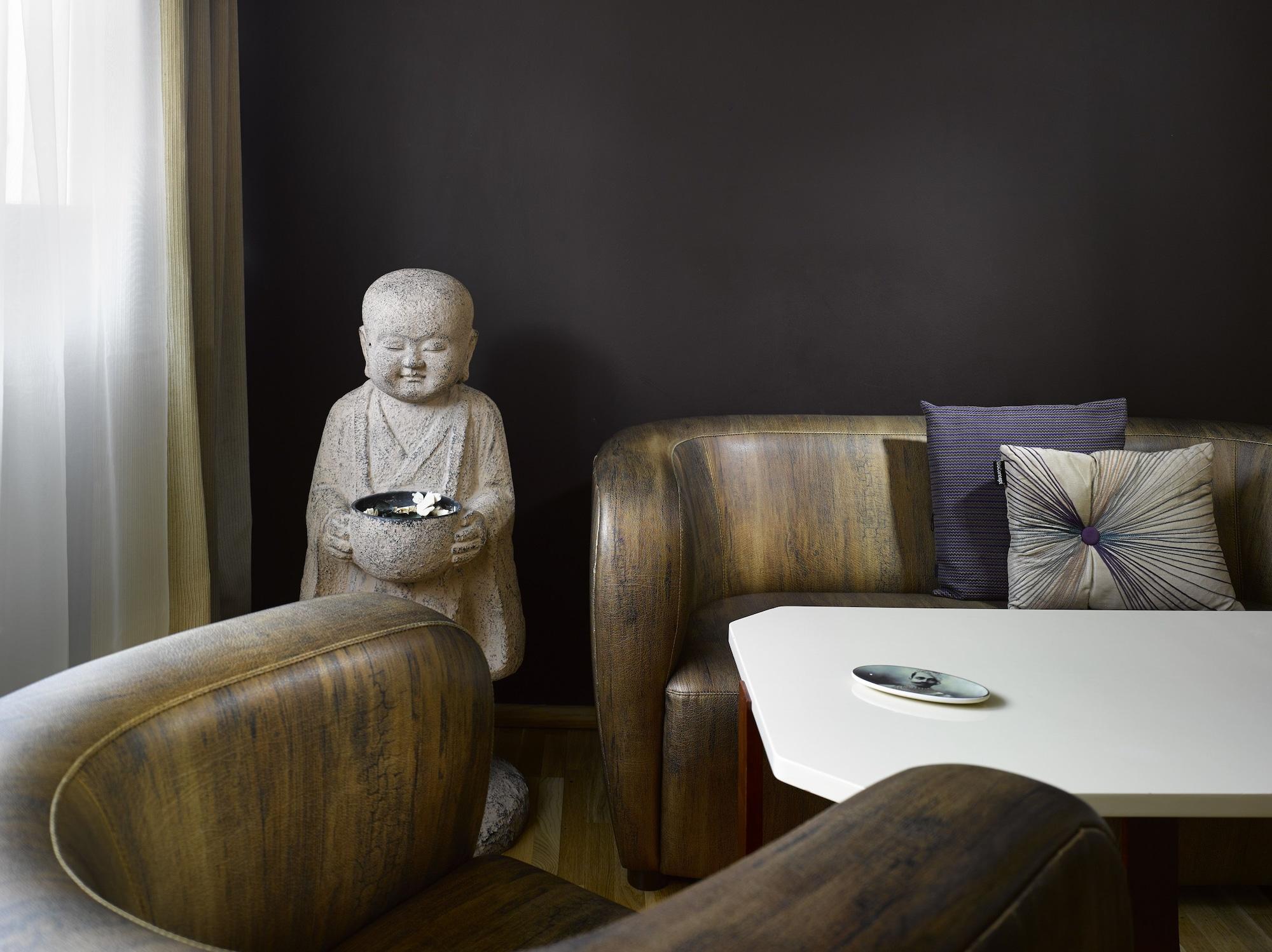 The Icon & Lounge 4*