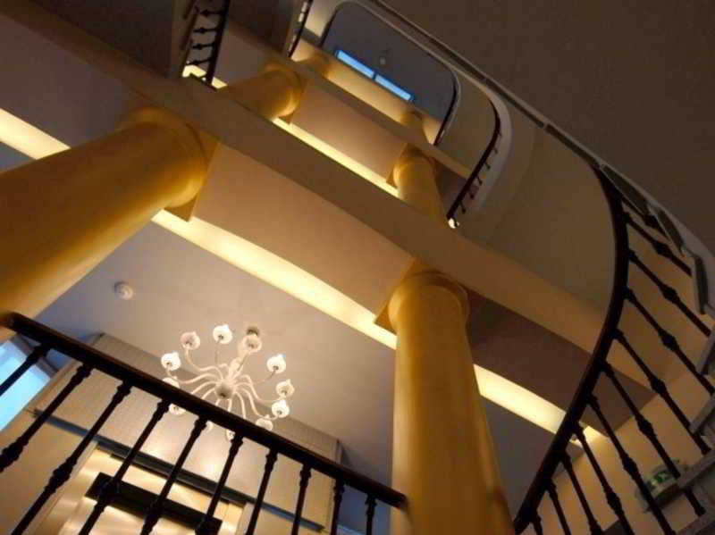 The Icon & Lounge Hotel