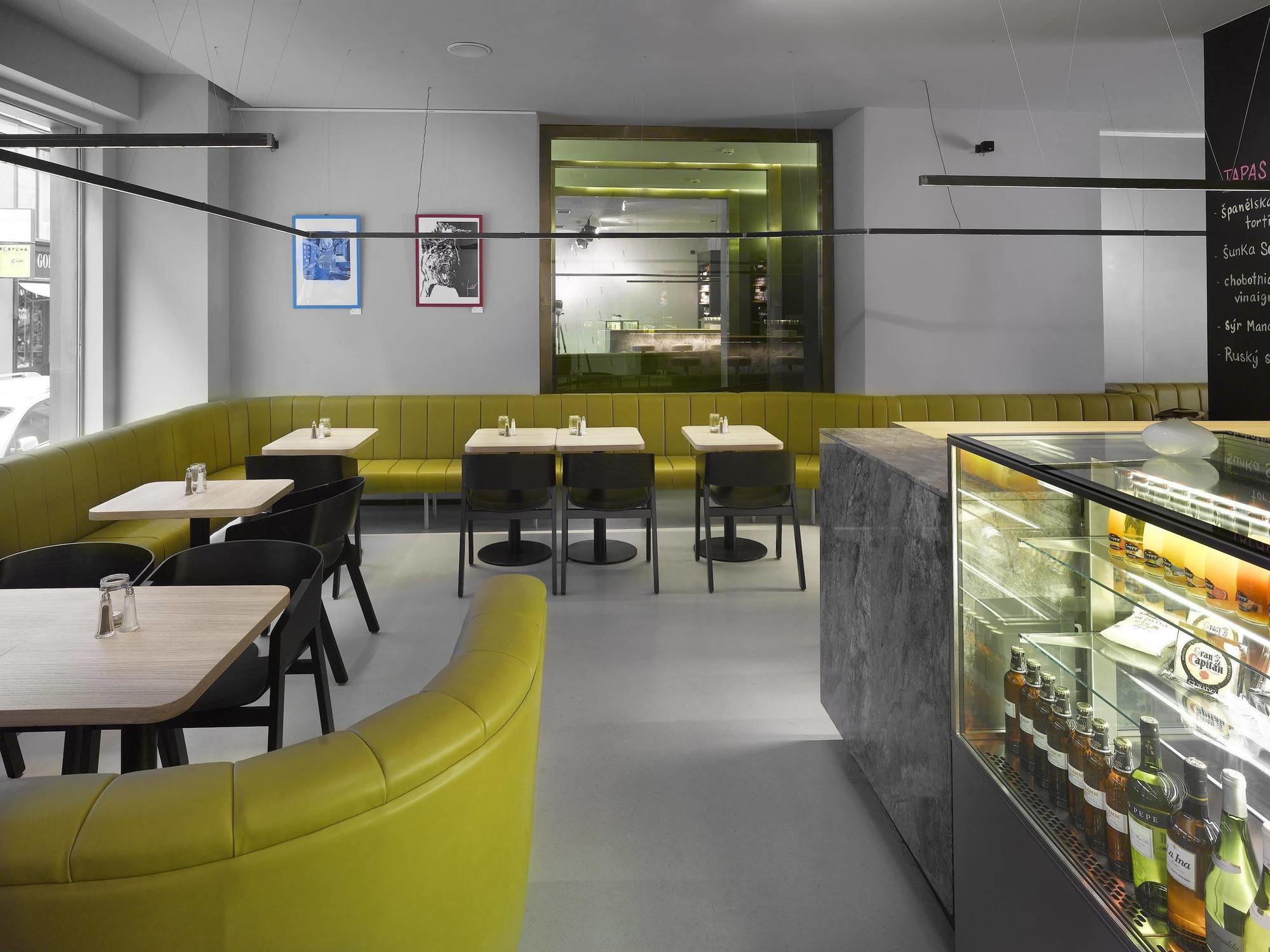 The Icon & Lounge Hotel